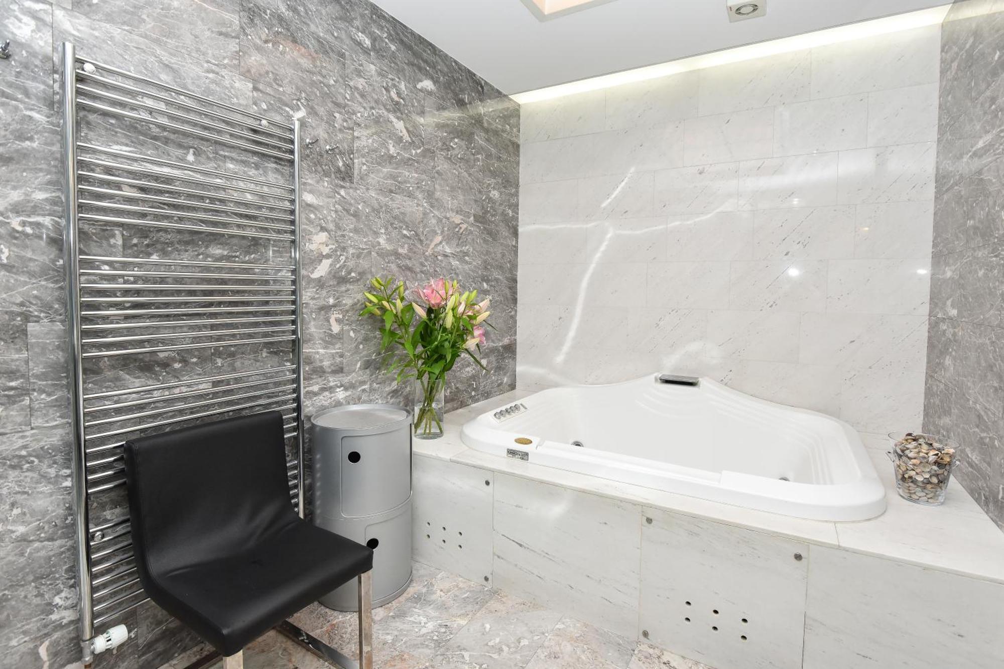 Neoclassical Luxury Apartment לובליאנה מראה חיצוני תמונה
