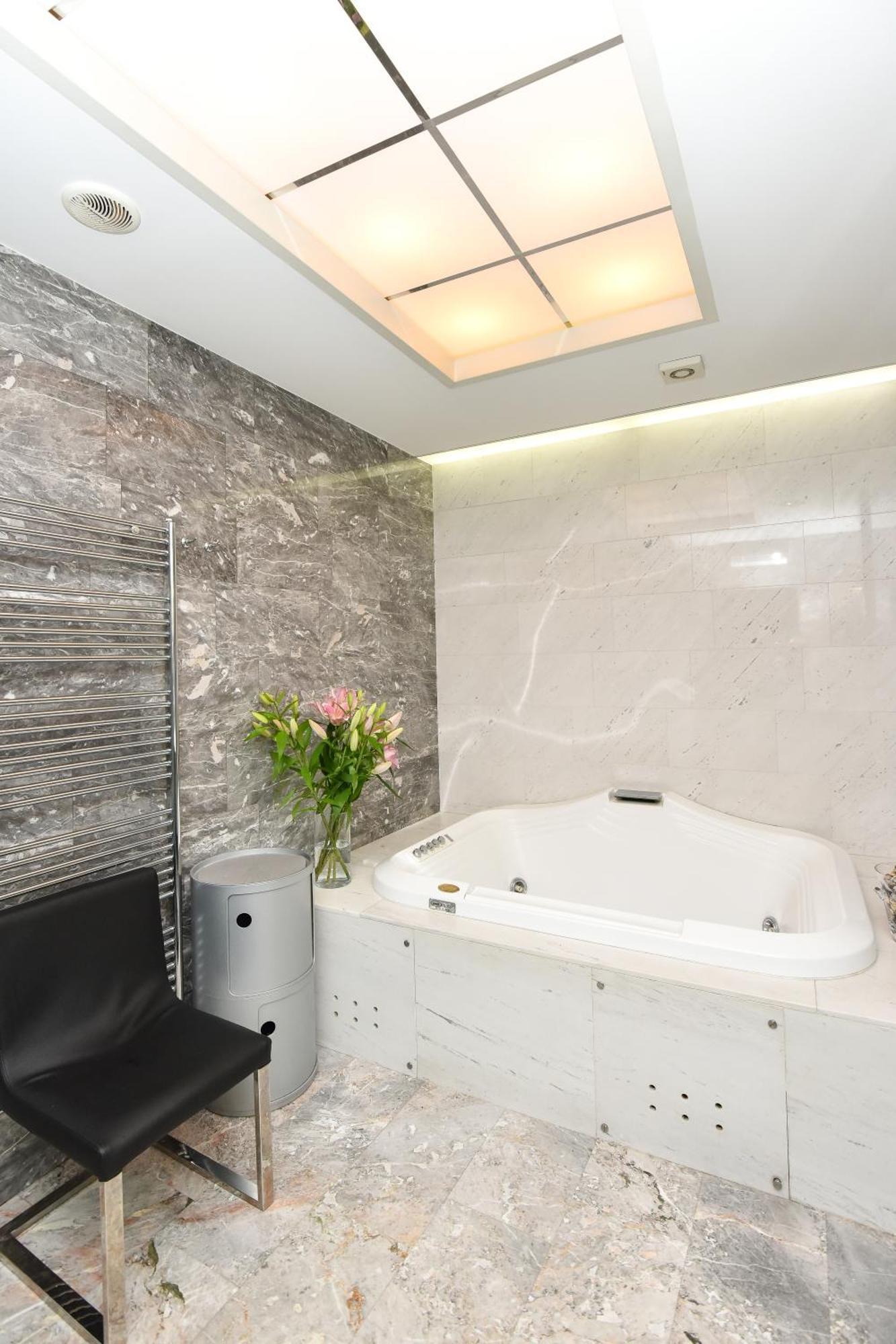 Neoclassical Luxury Apartment לובליאנה מראה חיצוני תמונה